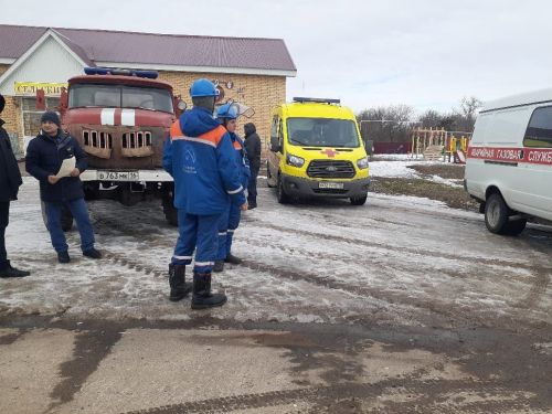 В Заинское село приехали экстренные службы