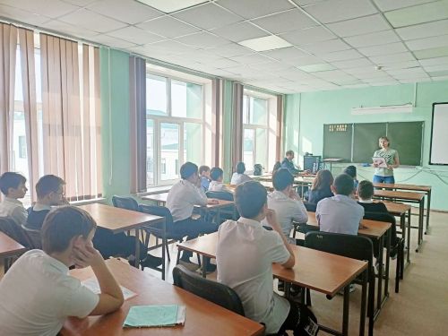 Зәй музее хезмәткәрләре укучылар белән хокук темасына сөйләштеләр