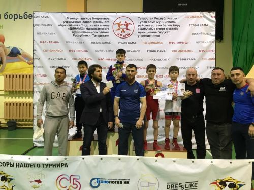 Яшь көрәшчеләр чемпионнар булдылар