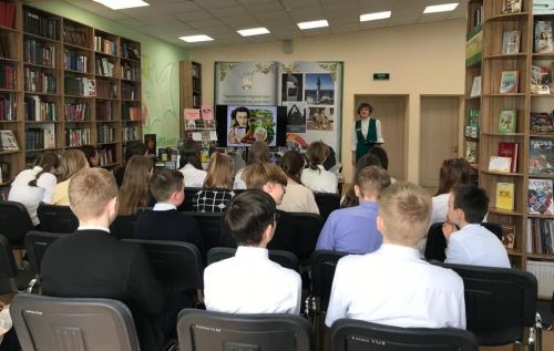 Заинские школьники встретились с поэтессой