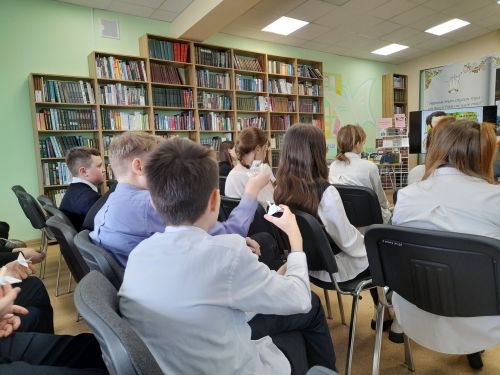 Заинские школьники встретились с поэтессой