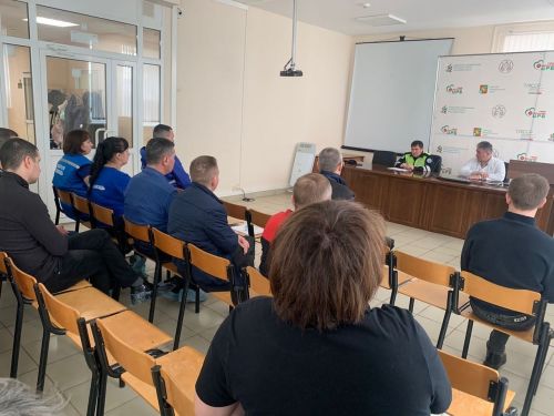 Зәйдә юл иминлеге инспекторлары ашыгыч ярдәм машиналары йөртүчеләр янында булды