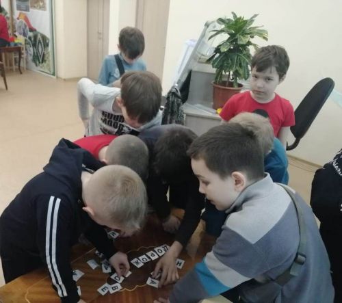 Зәйдә “Минем ишегалды лагере” проектының язгы сменасында тәрбияләнүчеләр китапханәдә булды