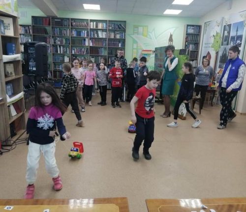 Зәйдә “Минем ишегалды лагере” проектының язгы сменасында тәрбияләнүчеләр китапханәдә булды