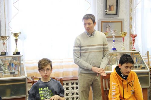 Зәйдә балалар чемпион белән шахмат уйнады