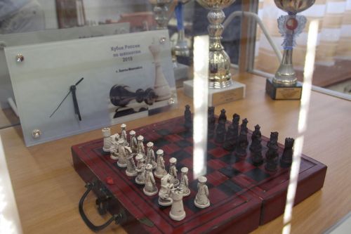 Зәйдә балалар чемпион белән шахмат уйнады