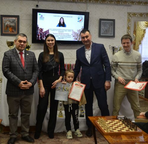 Зәйдә балалар чемпион белән шахмат уйнады