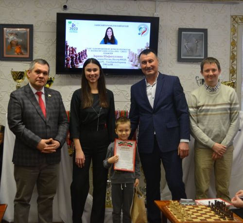 Зәйдә балалар чемпион белән шахмат уйнады