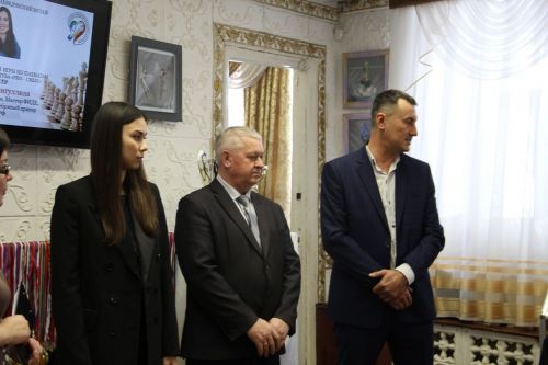 Зәйдә балалар чемпион белән шахмат уйнады