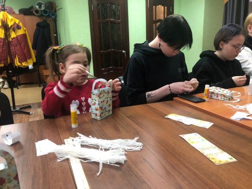 Дети из центра социального обслуживания поздравили своих мам