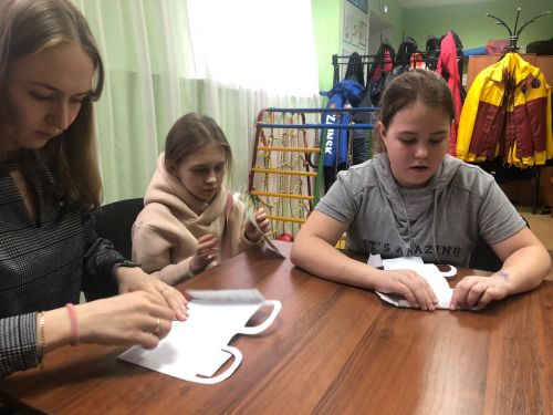 Дети из центра социального обслуживания поздравили своих мам