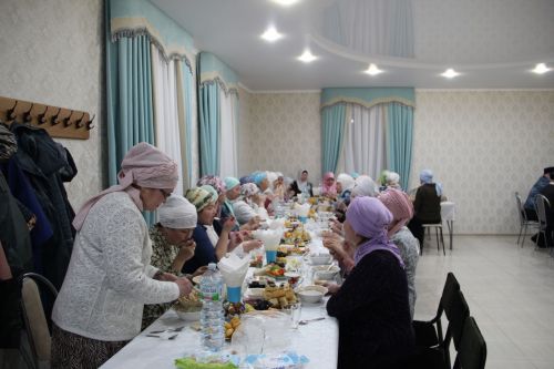 Зәйнең Мирный бистәсе мәчетендә ифтар мәҗлесе узды