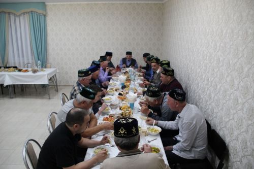 Зәйнең Мирный бистәсе мәчетендә ифтар мәҗлесе узды