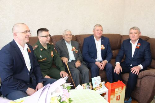 100-летняя фронтовичка собирается на парад Победы в Заинске