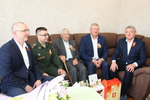 Зәйдә Бөек Ватан сугышы ветераннары һәм тыл хезмәтчәннәренә Җиңү көне уңаеннан бүләкләр тапшырыла