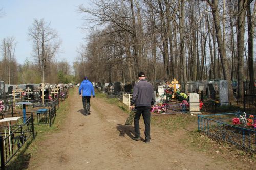 Бүген христиан динендәге зәйлеләр зиратка барып, үлгәннәрне искә ала