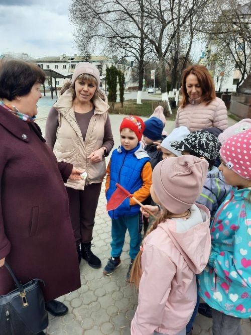 Дошколята напомнили заинцам о необходимости бережного отношения к природе