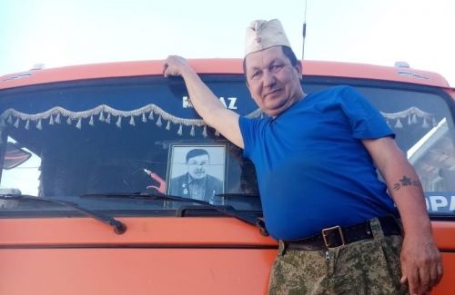 Внук деда-победителя Панфила Журавлева выставил его фото на КамАЗе