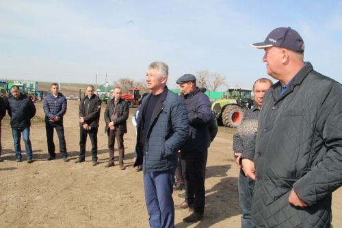 Зәй аграрийлары язгы чәчүне төзек, куәтле техникалар белән каршылый