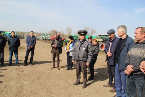 Зәй аграрийлары язгы чәчүне төзек, куәтле техникалар белән каршылый