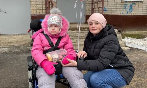 Инициативная группа «Твори добро» вручила коляску ребенку с ограниченными возможностями здоровья