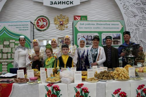 Девять семей из районов Татарстана представили свои родословные в Заинске