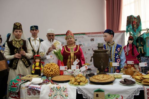 Девять семей из районов Татарстана представили свои родословные в Заинске