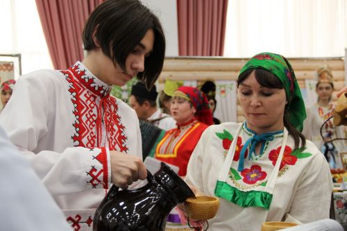 Девять семей из районов Татарстана представили свои родословные в Заинске