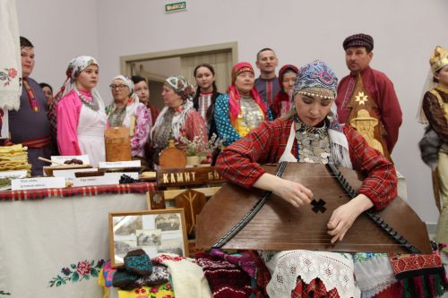 Девять семей из районов Татарстана представили свои родословные в Заинске