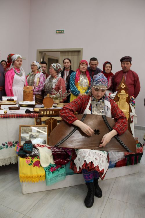 Девять семей из районов Татарстана представили свои родословные в Заинске