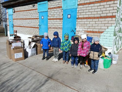 Заинские дошкольники поучаствовали в сборе макулатуры