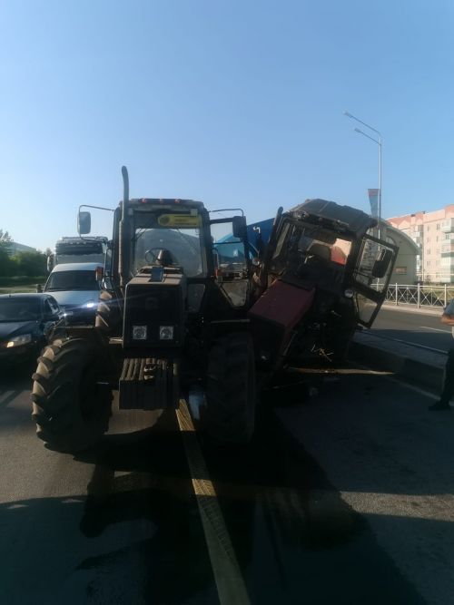 Кичә Зәйдә ике трактор бәрелешкән