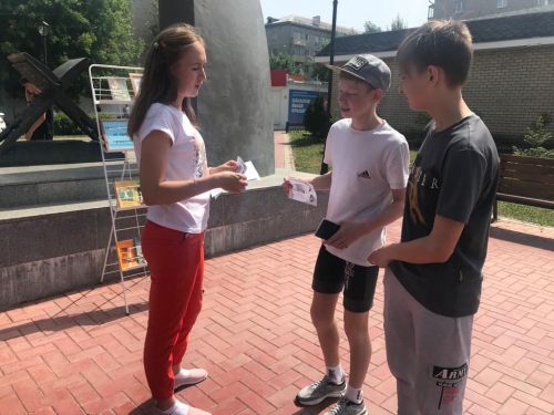 В Заинске библиотекари рассказали прохожим о вреде курения