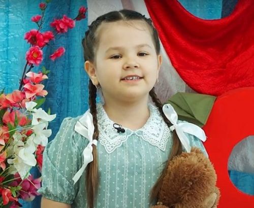 Победительница муниципального конкурса юных чтецов «Звонкое эхо Победы» Ясмина Сибгатуллина