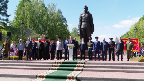 У памятника Воину-освободителю прошел торжественный митинг