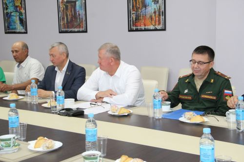 «Для нас вы все — герои»: глава Заинского района в адрес мобилизованных, прибывших в отпуск из зоны СВО