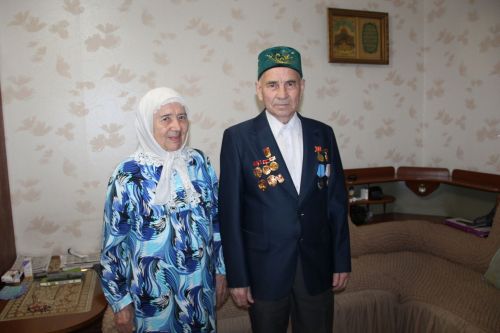 Гомер көзенә пар канатың белән керү, балалар, оныклар рәхәтен парлап тату — олы бәхет