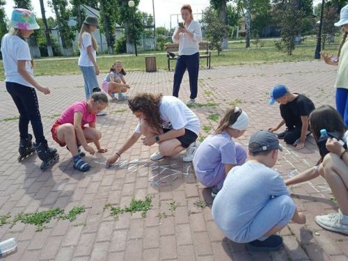 Балалар рәсемнәрендә изгелек чагыла