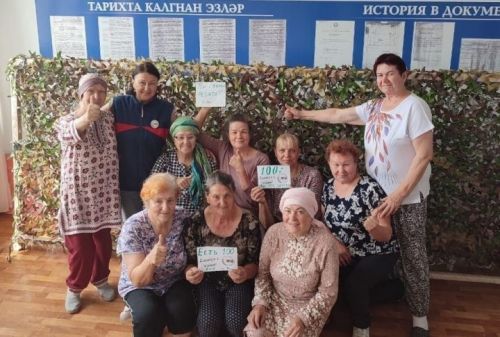 Старозаинцы за полгода связали сотню маскировочных сетей для бойцов в зоне СВО