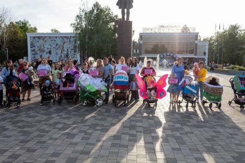 В Заинске состоялись забеги ползунков, гонки на самокатах и конкурс на самую необычную коляску