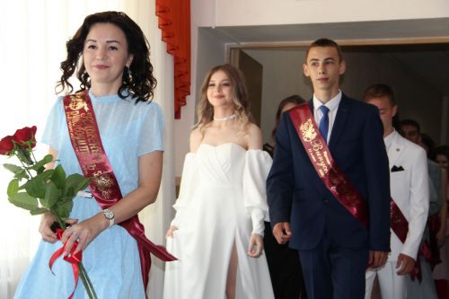 Зәйдә чыгарылыш сыйныф укучыларының 8 алтын медаль иясе шәһәрнең 6нчы мәктәбен тәмамлый