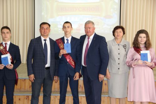 Зәйдә чыгарылыш сыйныф укучыларының 8 алтын медаль иясе шәһәрнең 6нчы мәктәбен тәмамлый
