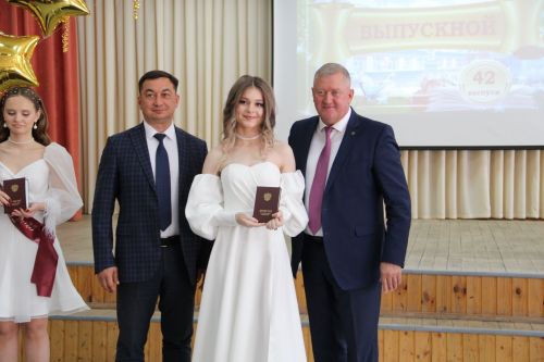Зәйдә чыгарылыш сыйныф укучыларының 8 алтын медаль иясе шәһәрнең 6нчы мәктәбен тәмамлый