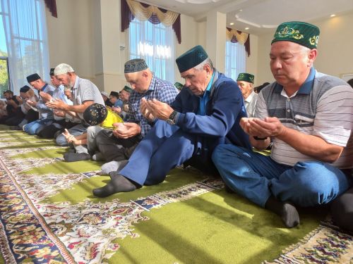 В Заинске мусульмане собрались на праздничный намаз по случаю Курбан-байрама