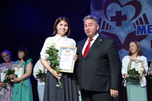 Зәйдә медицина хезмәткәрләрен бүләкләделәр