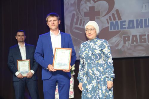 Зәйдә медицина хезмәткәрләрен бүләкләделәр