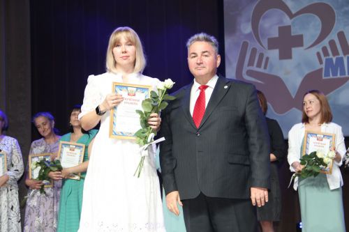 Зәйдә медицина хезмәткәрләрен бүләкләделәр