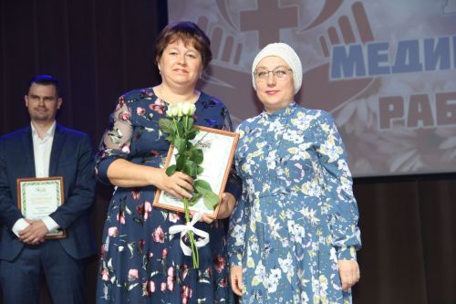 Зәйдә медицина хезмәткәрләрен бүләкләделәр