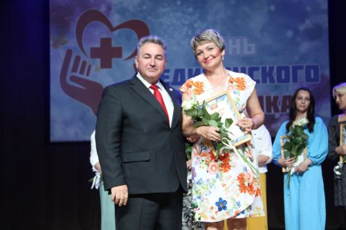 Зәйдә медицина хезмәткәрләрен бүләкләделәр