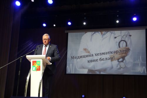 Зәйдә медицина хезмәткәрләрен бүләкләделәр